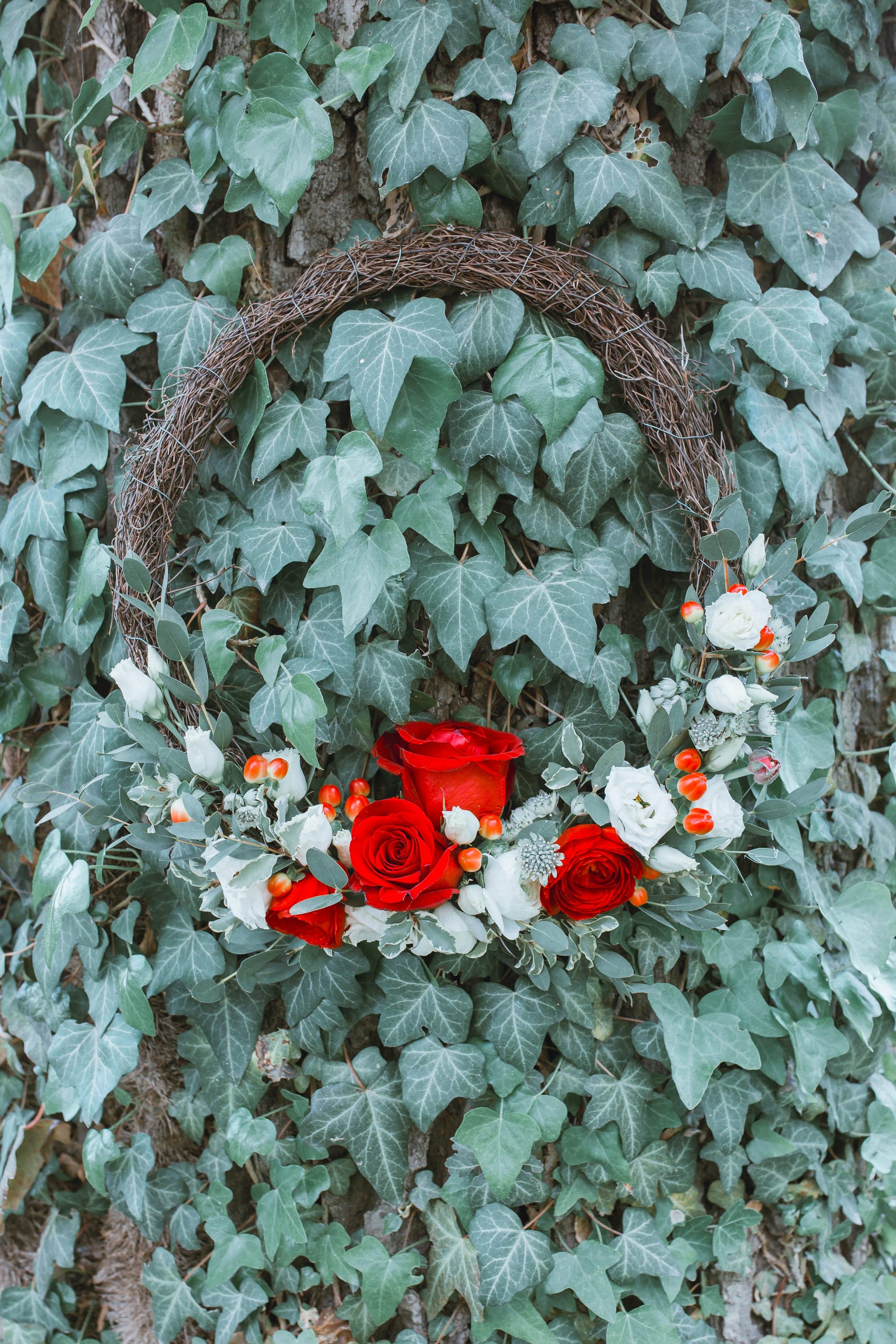 Zinnia wreath with bright colors